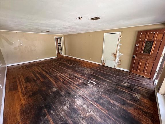 5th image of 221 Strange Ave
