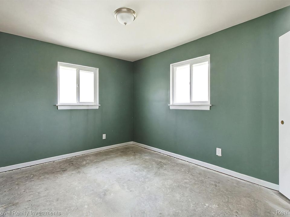 20400 Indiana St, photo 9