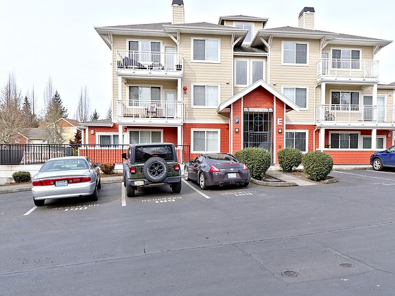 2nd image of 517 225th Ln NE APT E-202