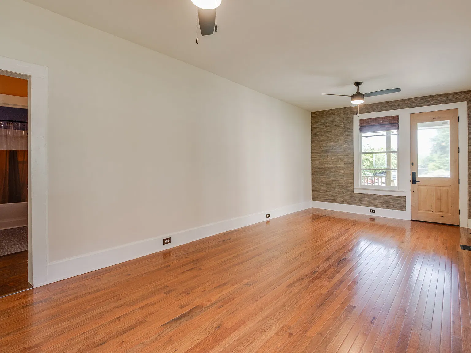 3 bed, 1100 sqft, $3,350 — Photo 3