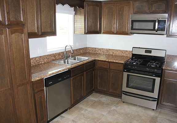 4th image of 1042 Almanor Ave