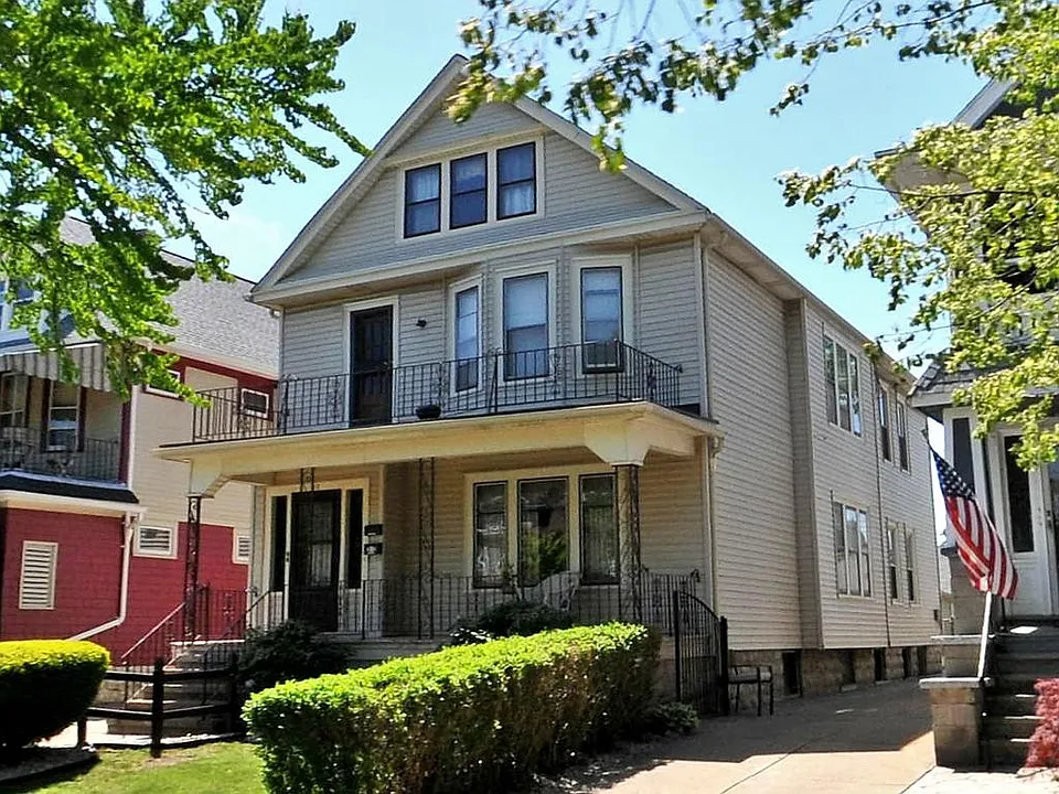 62 Sterling Ave #1