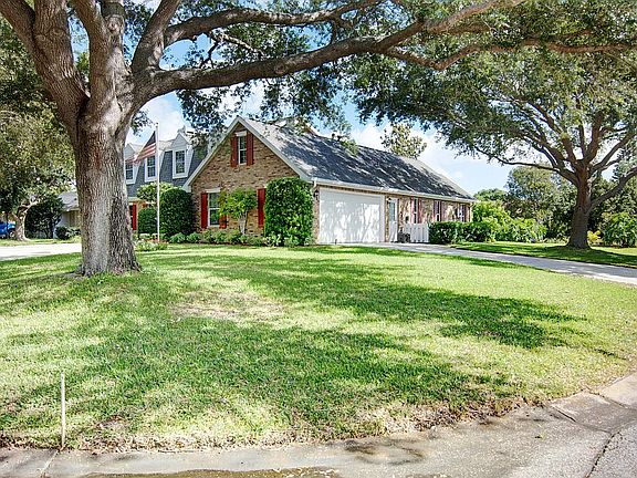 3rd image of 1302 Aventura Way