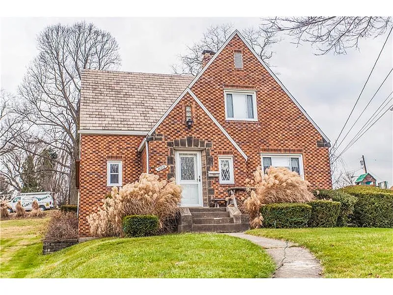 823 Agnew Rd photo 1