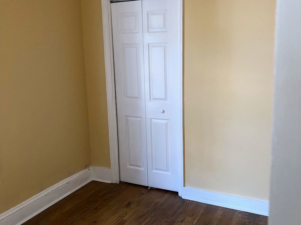 2nd image of 1594 Lincoln Pl #2FT