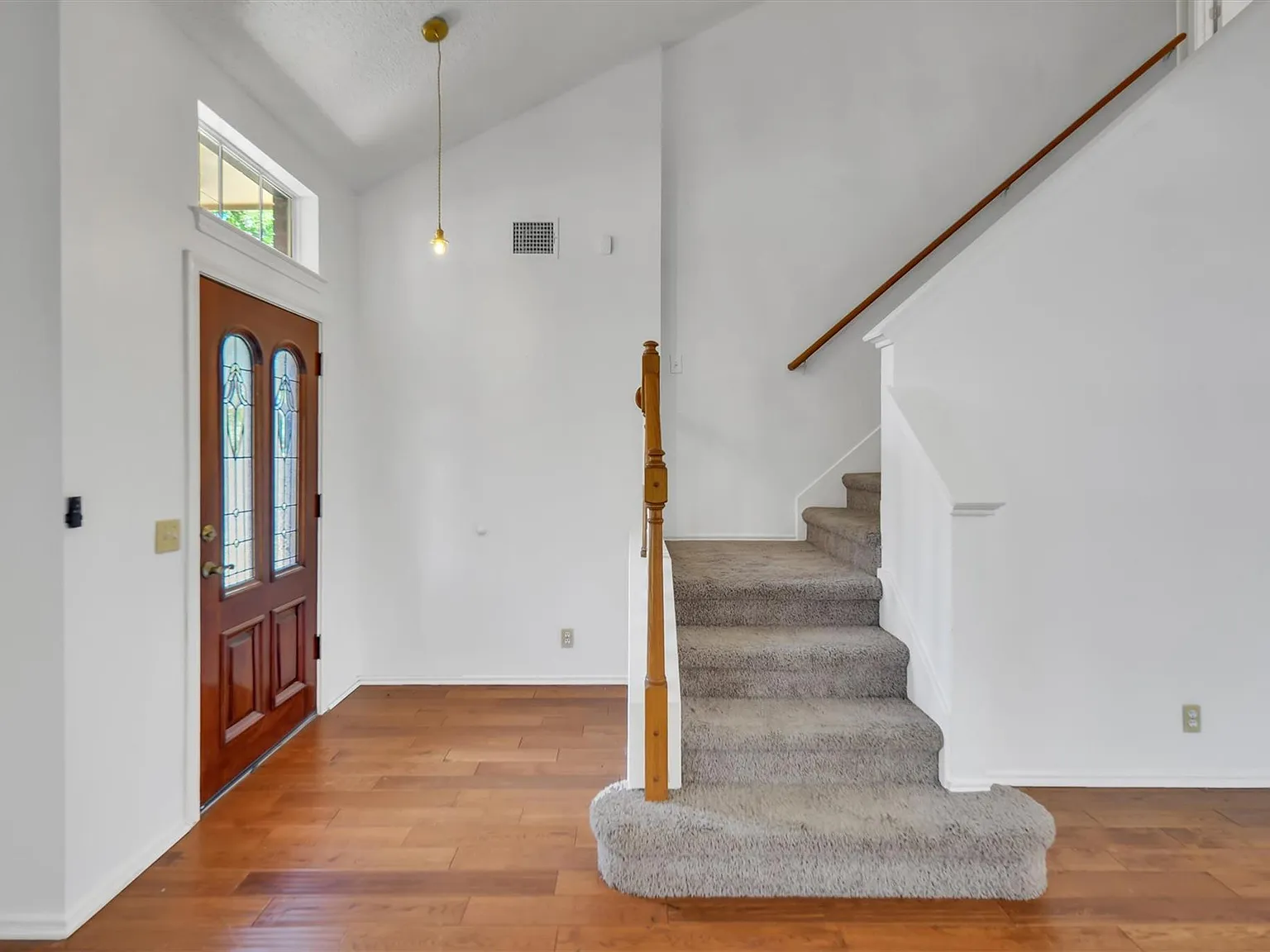 4 bed, 2.5 bath, 2325 sqft, $2,800 — Photo 3