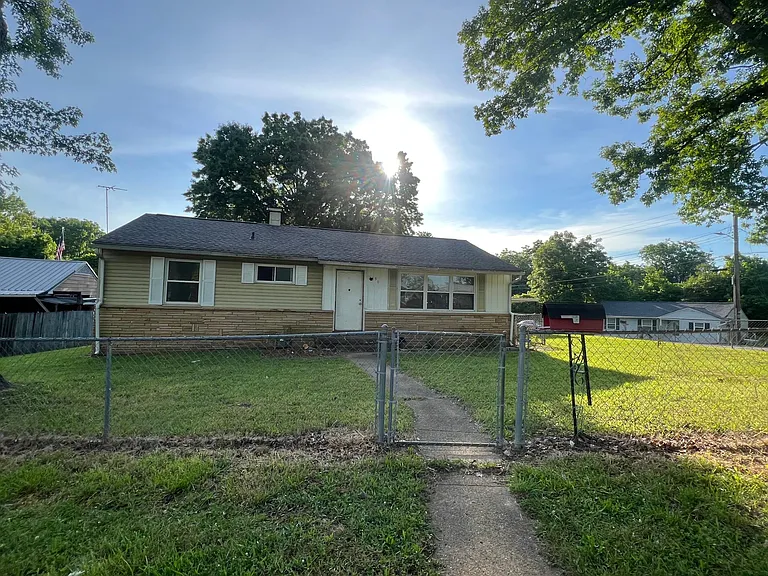 90 Arkansas Ave — Photo 1