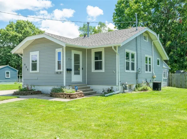 609 N 8th Ave E, Newton, IA 50208