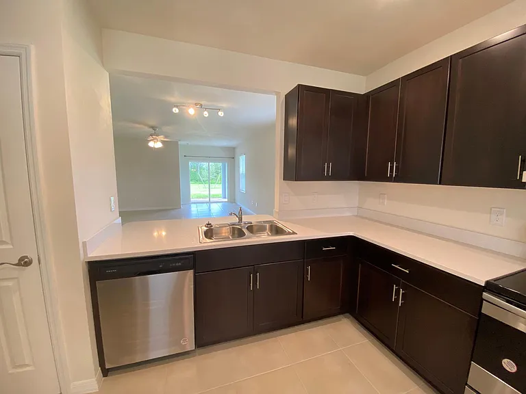 636 SW 19th Ave — Photo 10