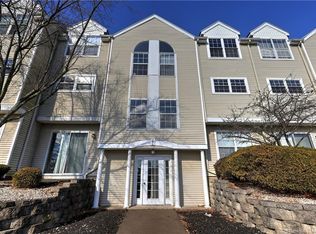 2390 State St APT 2L, Hamden, CT 06517