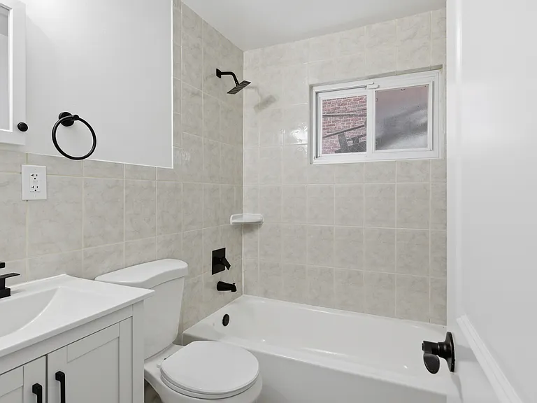 525 Oakwood St SE — Photo 6