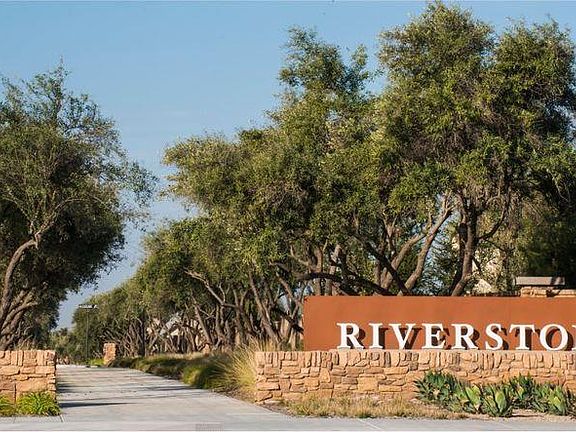 2nd image of 979 Spring St W