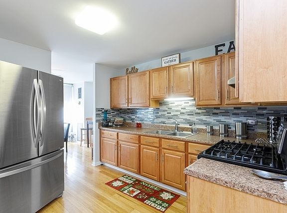 5th image of 4850 S Lake Park Ave APT 805