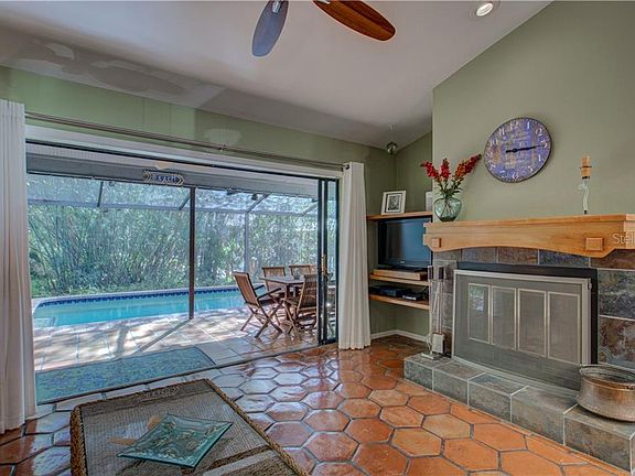 4th image of 4026 Woodview Dr