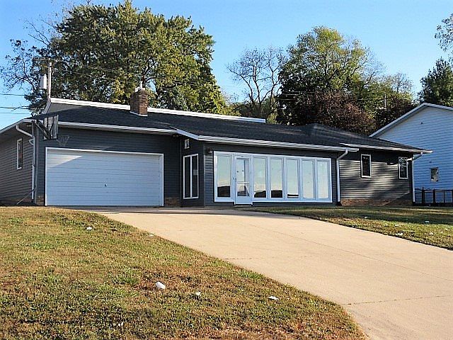 1st image of 704 Park Dr