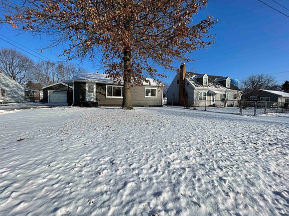 2nd image of 704 Sycamore Ln