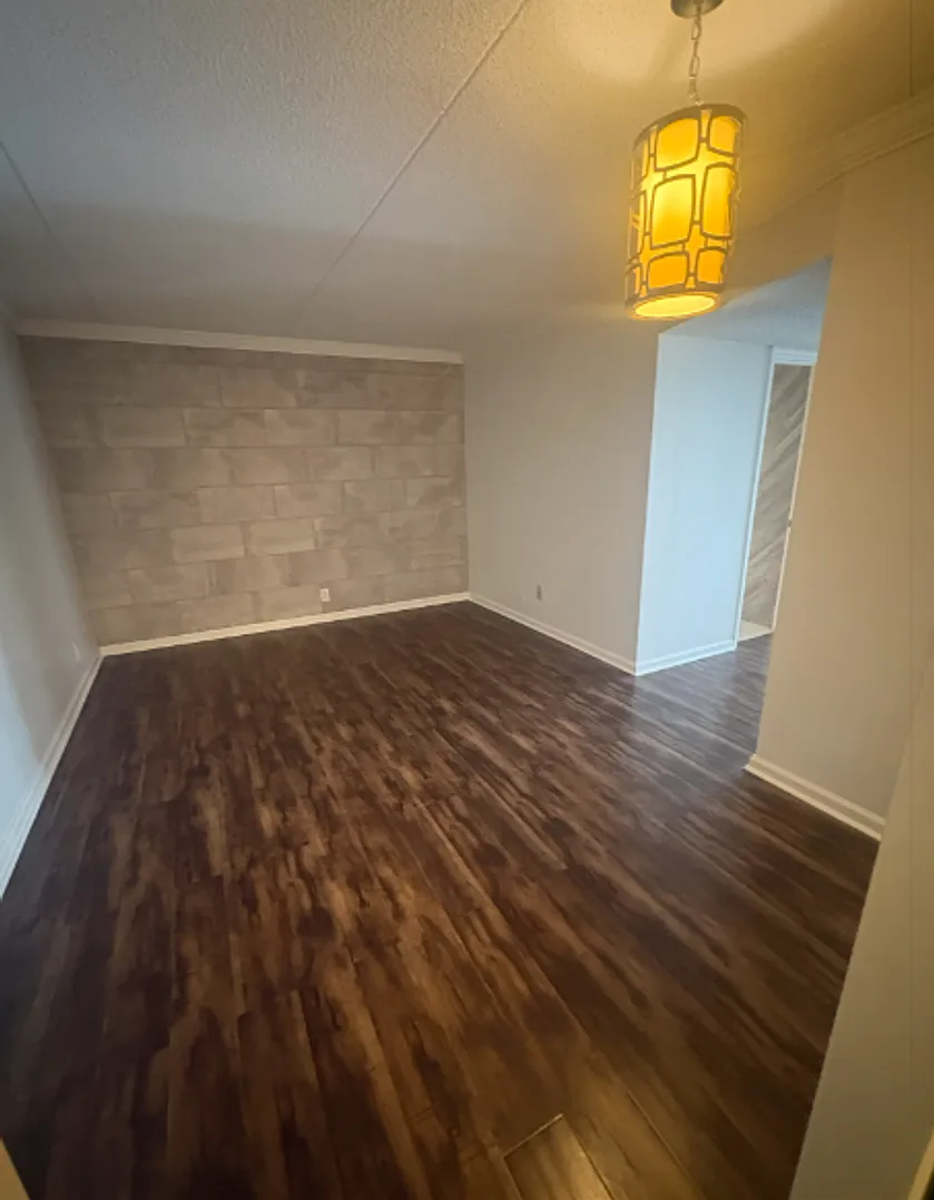 2325 Elliston Place — Photo 2