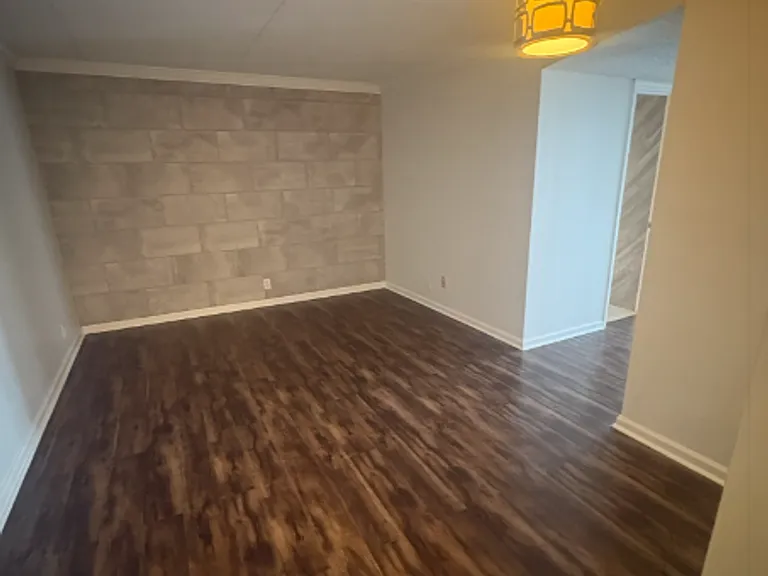 2325 Elliston Pl — Photo 2