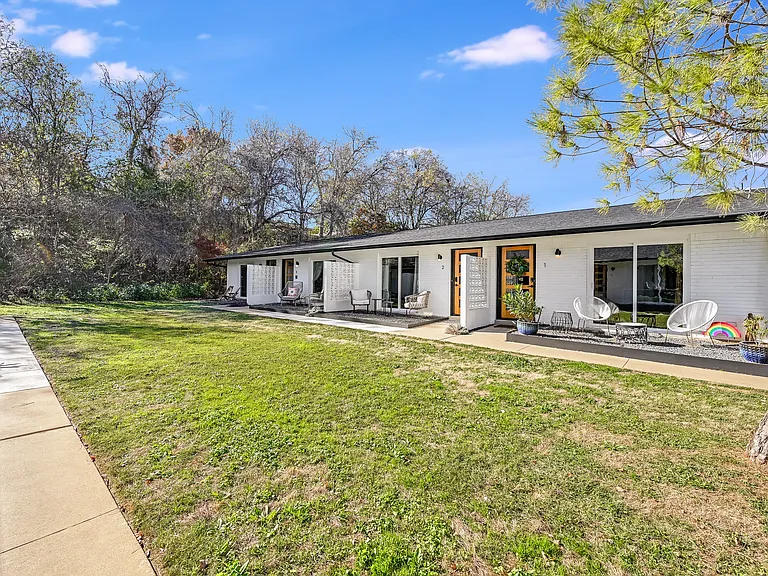 1219 Hollow Creek Dr — Photo 2