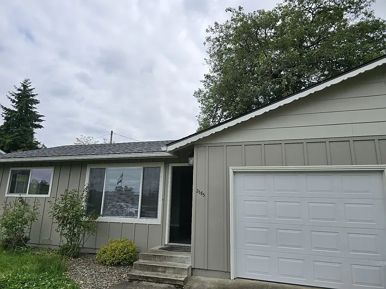 2585 W Bradford Ct — Photo 2