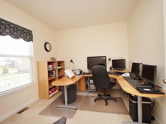 4th image of 7581 Hickory Knoll Dr