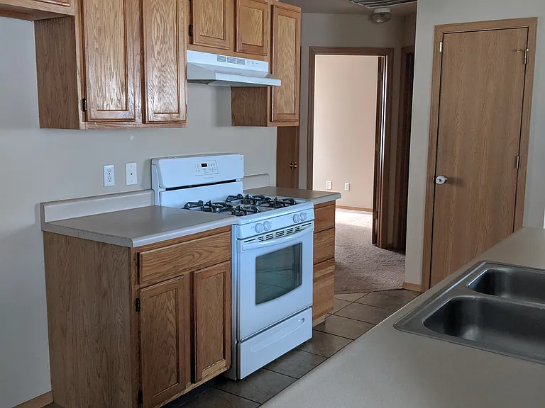 605 Cedar Brook Ct — Photo 3