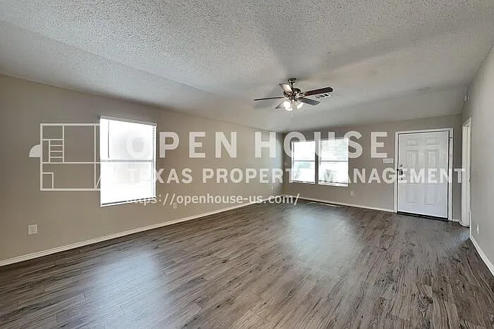 520 Bailey St — Photo 4