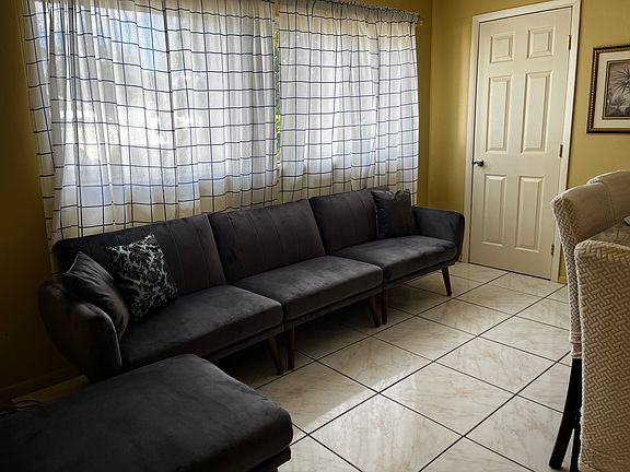 4th image of 535 Ariana St #1