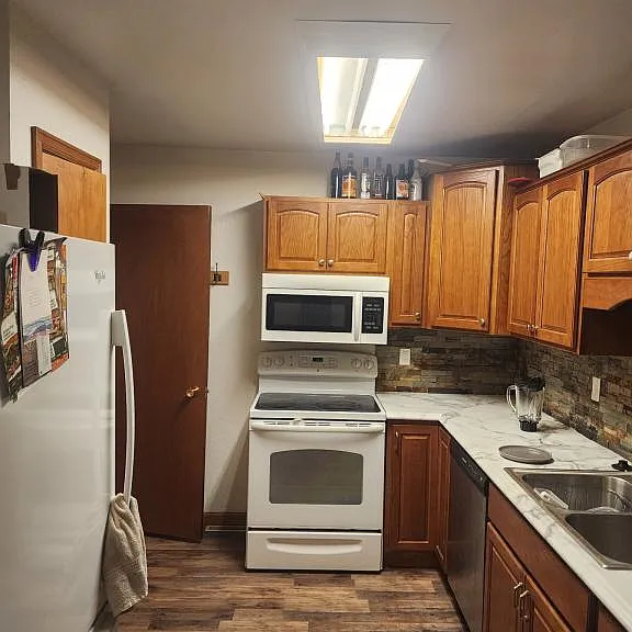 100 Clover Ct — Photo 3