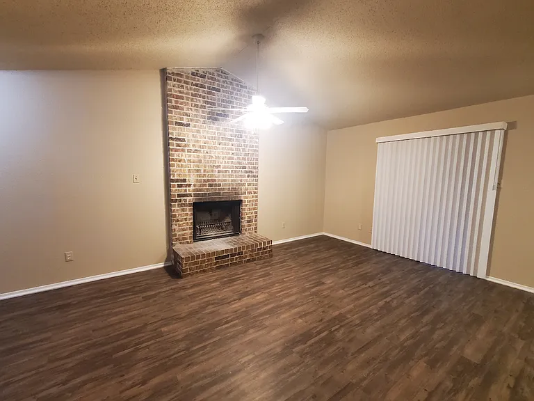 11904 Alpheus Ave #C — Photo 4