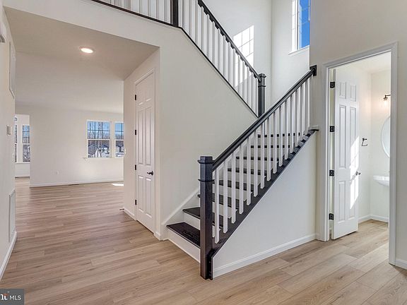 5th image of 8510 Fleetwood Dr