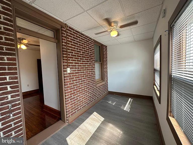 239 N Stratton St — Photo 25