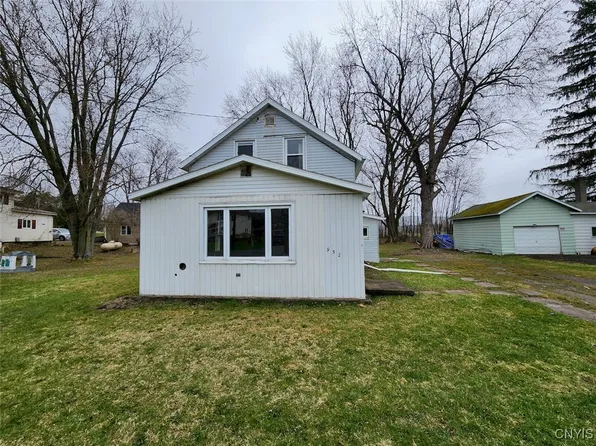 952 South St, Tully, NY 13159