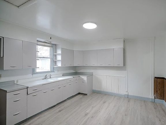 3rd image of 1917 W Starr St