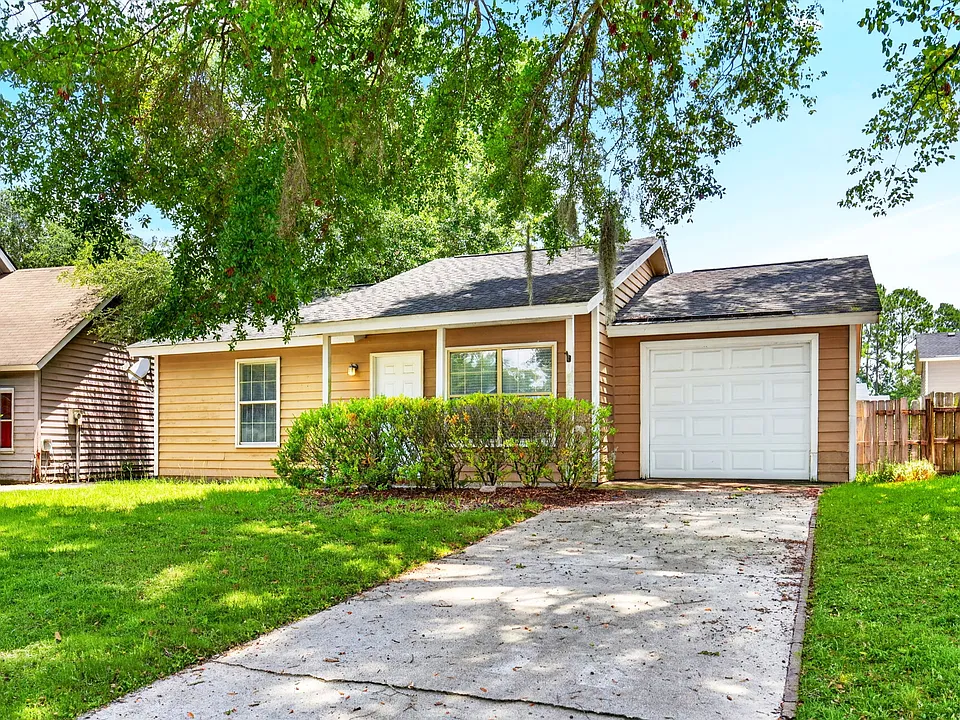 12 Belfair Dr