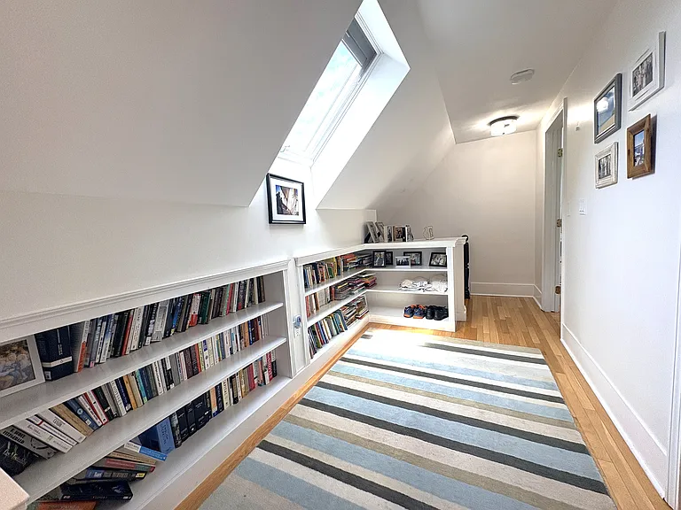 Sitting area 2nd level