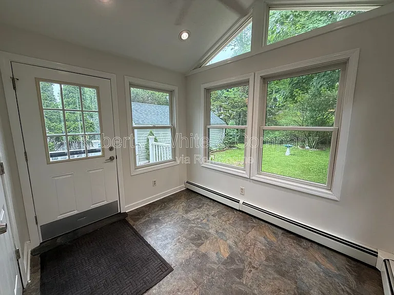 36 Pomeroy Ave — Photo 7