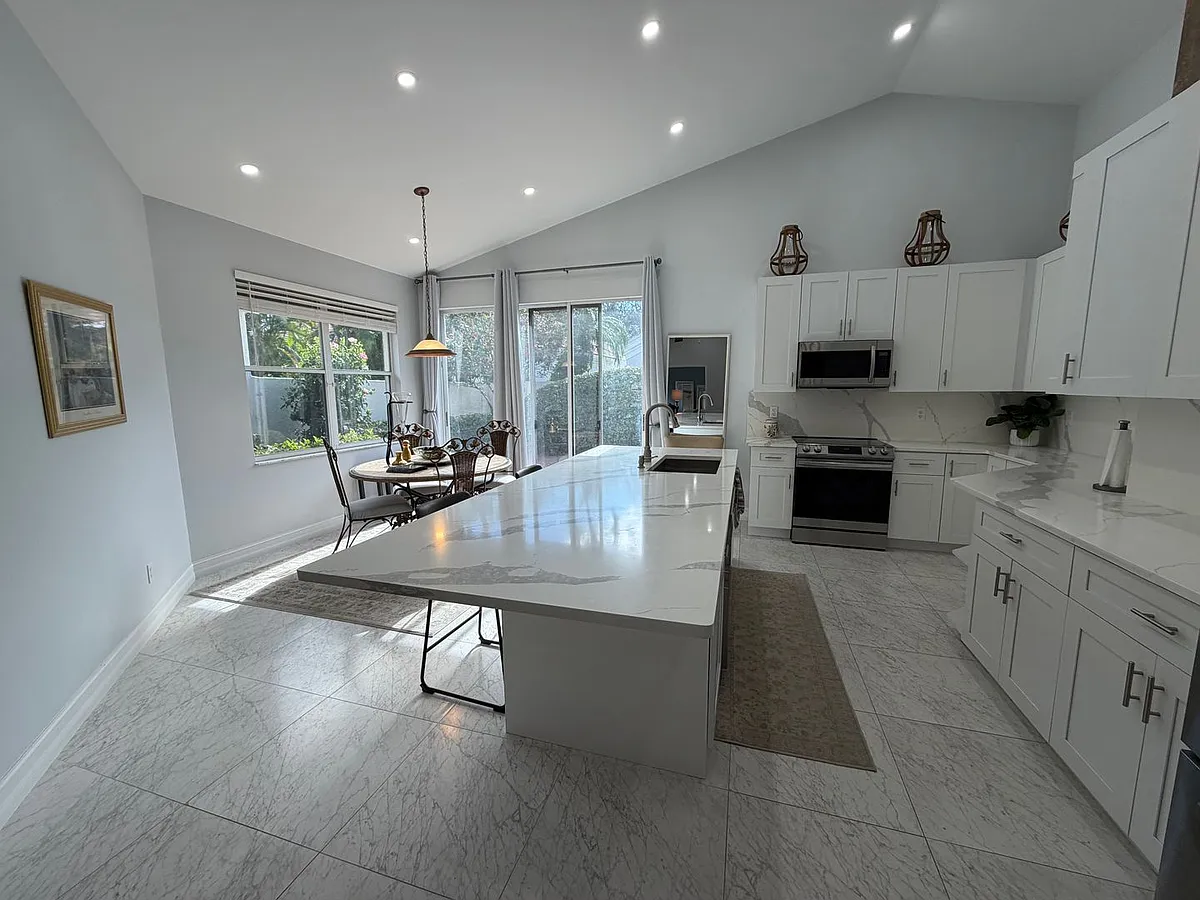 Building Photo - 5950 Almaden Dr