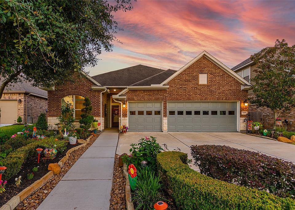 1st image of 422 Sunny River Ln