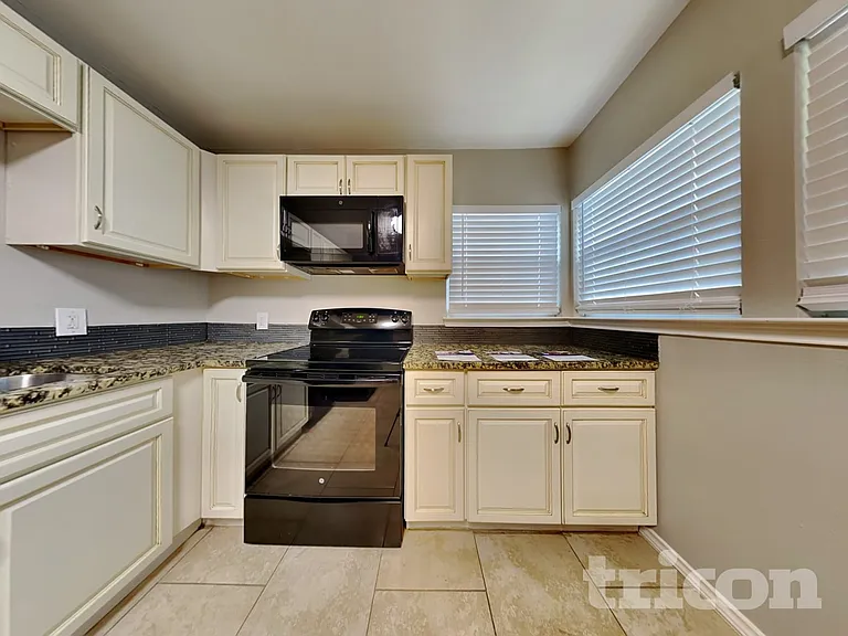 706 Olney Dr — Photo 5
