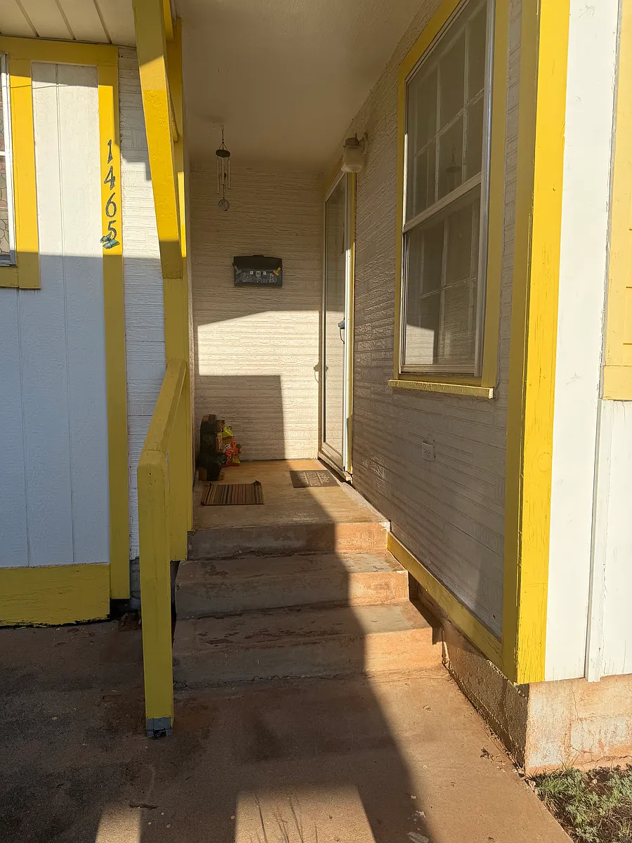 Building Photo - 1465 N Mockingbird Ln