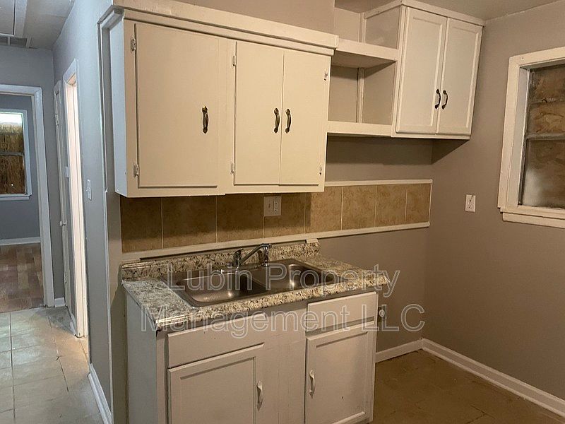 1st image of 1354 Hyde Park Blvd