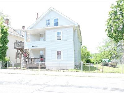 75 Elm St, Holyoke, MA, 01040