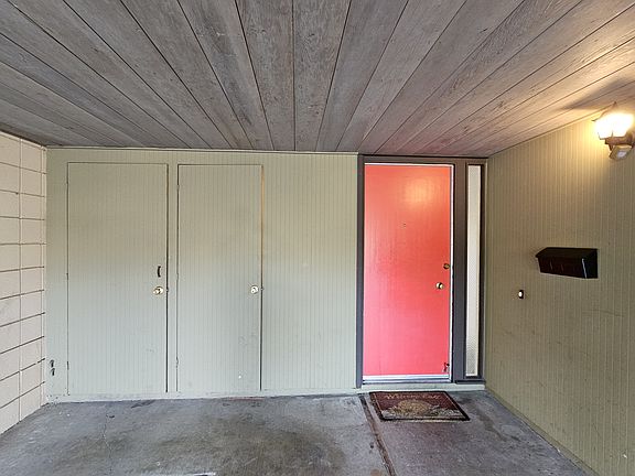 2nd image of 1112 Pomeroy Ave