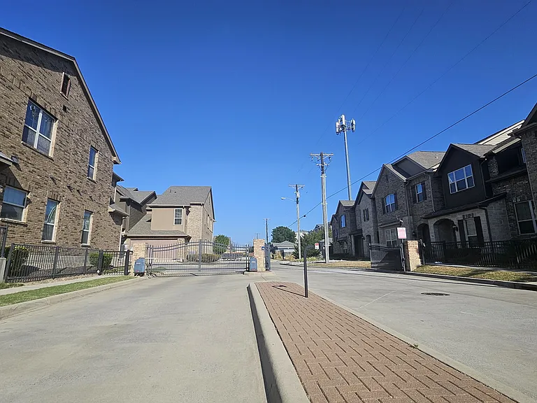 856 Rohan Dr — Photo 30