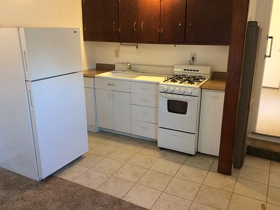Small range and refrigerator