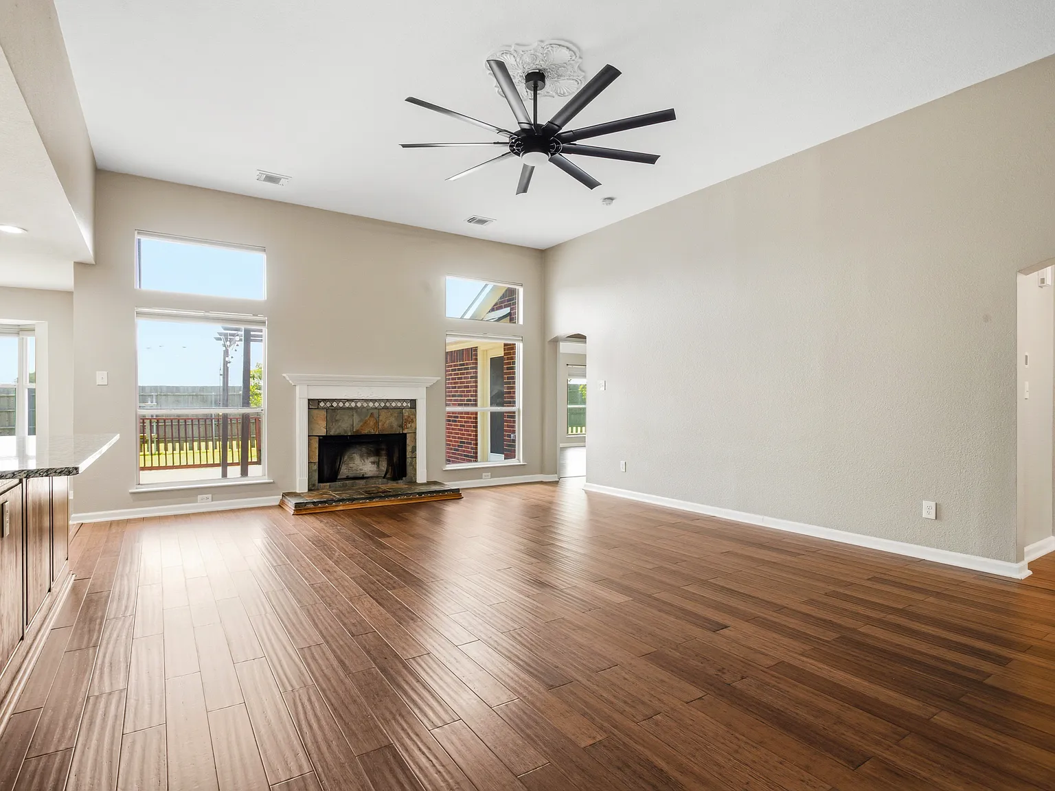 4 bed, 2396 sqft, $2,950 — Photo 3