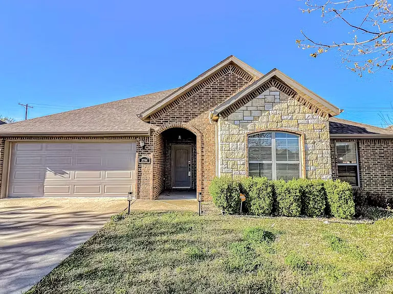 3704 SW High Point Ave — Photo 1