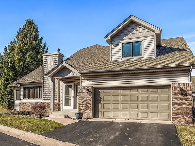 13504 Parkwood Dr — Photo 6