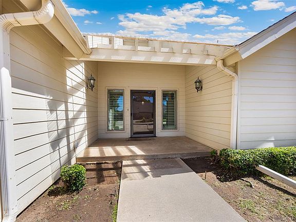 2nd image of 4421 Tamarisk Dr